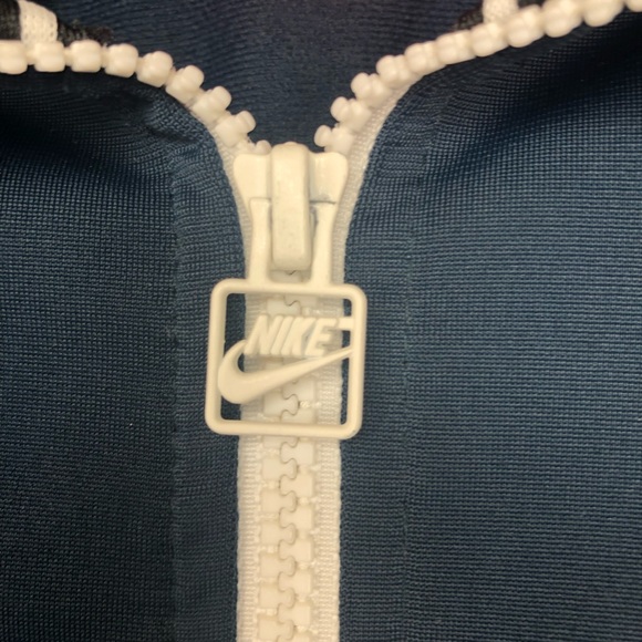 Nike Women’s Lite Track Jacket - Medium - Picture 4 of 5